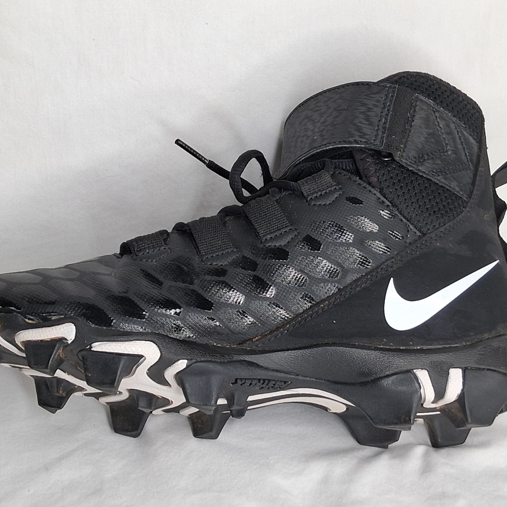 Nike Black and White Athletic Cleats